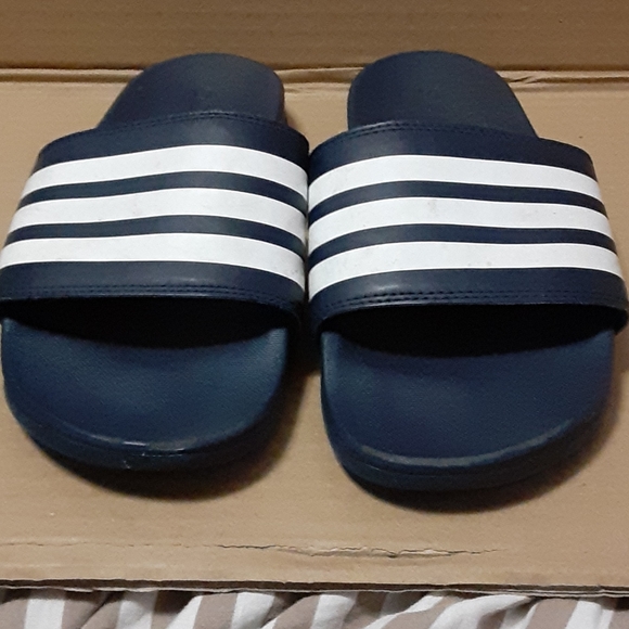 Adidas "Adilette" mens size 7 slides/sandals - Picture 11 of 16